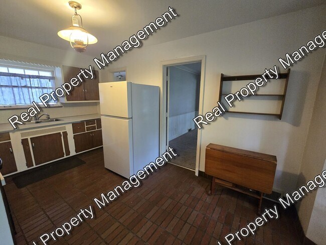 Building Photo - 141 N Grant St