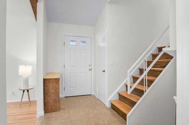 Building Photo - 25 Woodhollow Ln