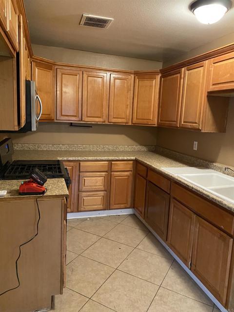 Building Photo - 16510 Lakeshore Dr