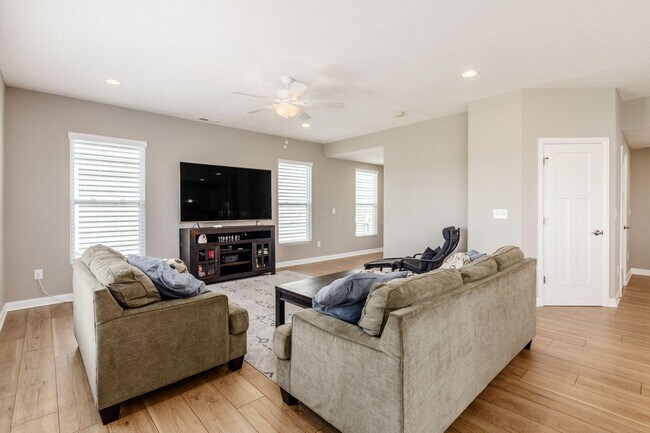 Building Photo - 7270 Cutler Dr