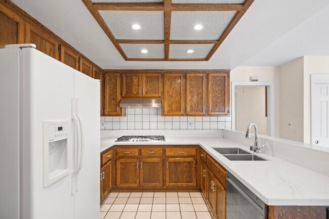 Building Photo - Beautiful big house with great school district. Gustavo Lopez AMSI