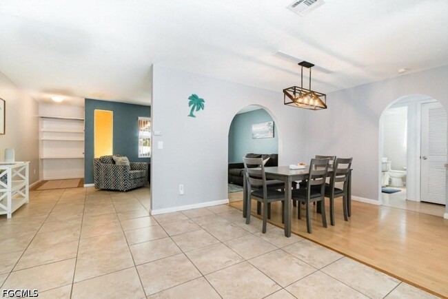 Building Photo - 922 SE 25th Ln