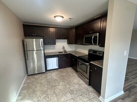 Building Photo - 42 Maple St