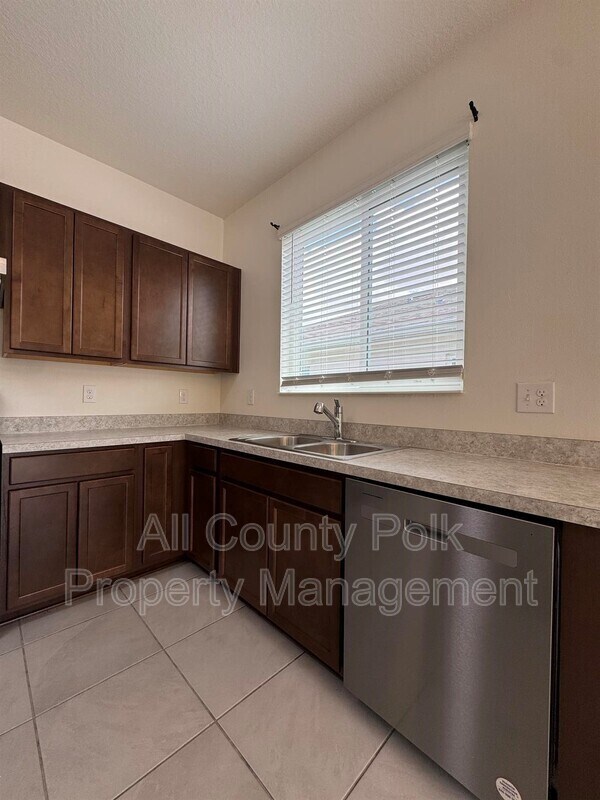 Building Photo - 7163 Cruz Ct