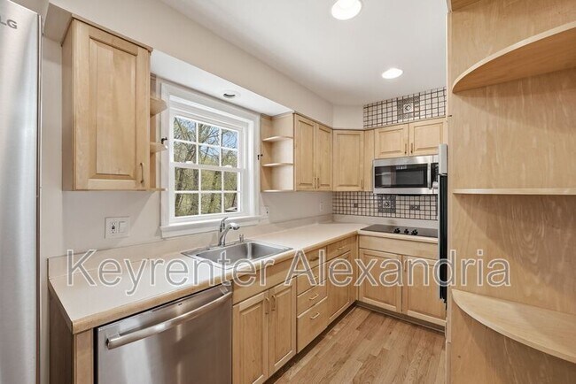 Building Photo - 8239 Dr Craik Ct