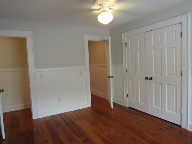 Building Photo - 703 Tradewind Ct