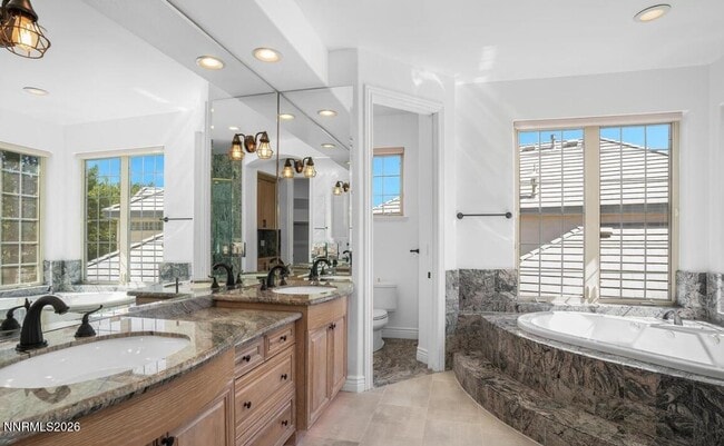 Building Photo - 4690 Aberfeldy Rd