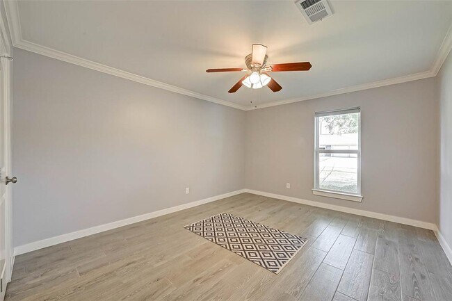 Building Photo - 5806 Cartagena St