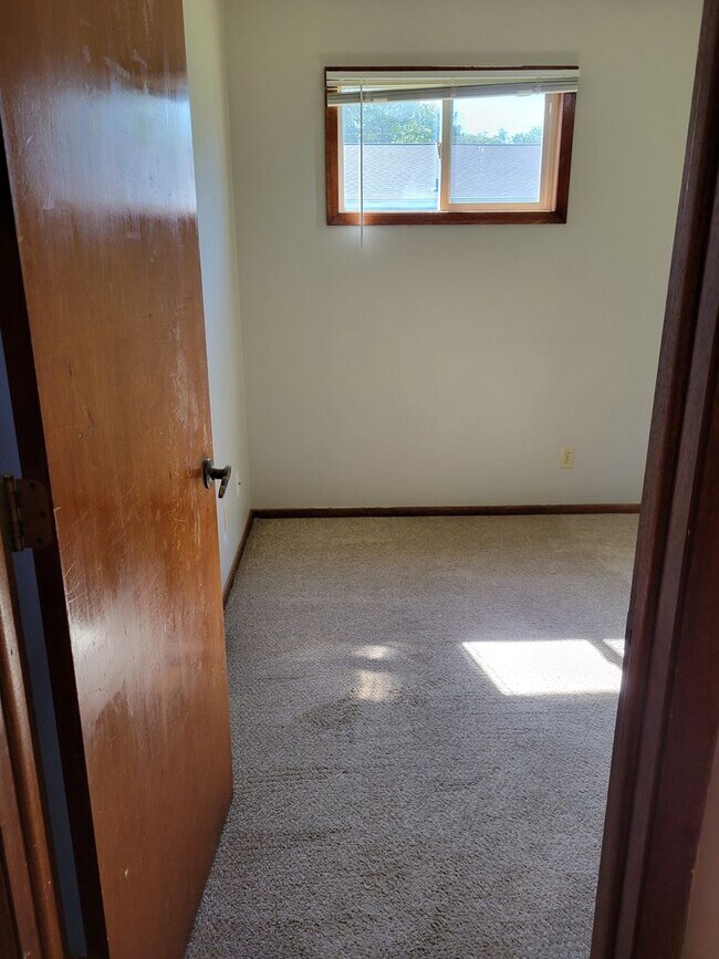 Building Photo - 2 Bedroom Duplex