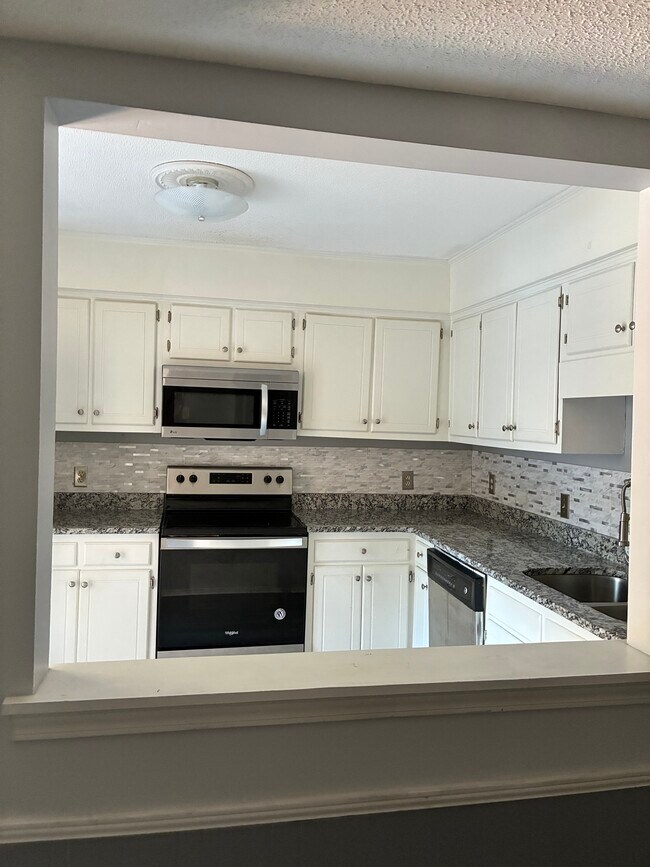 Building Photo - 720 Coventry Ln