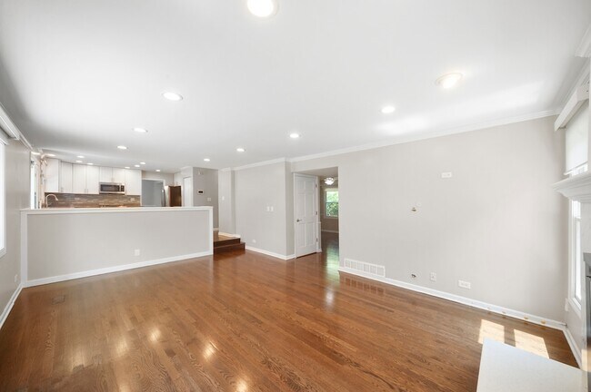 Building Photo - 310 Chesterfield Ln