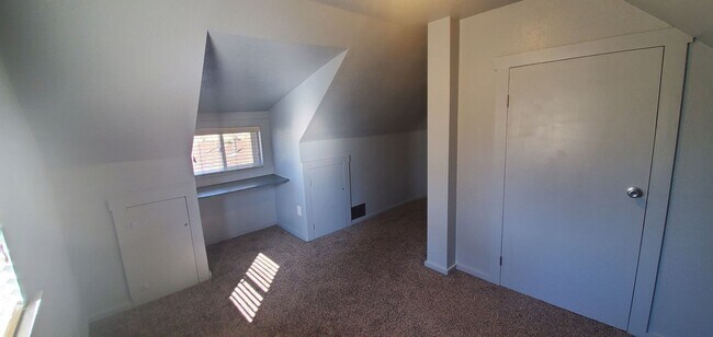 Building Photo - Charming 4-bedroom in Golden