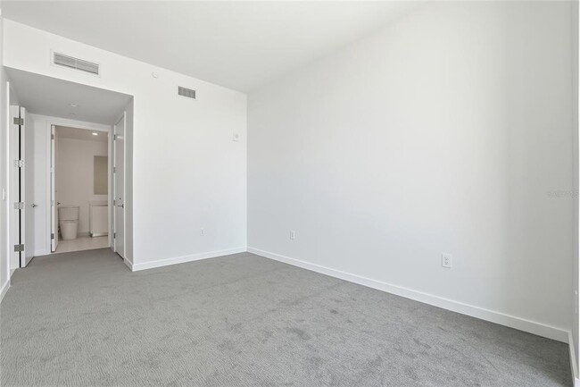 Building Photo - 400 Central Ave