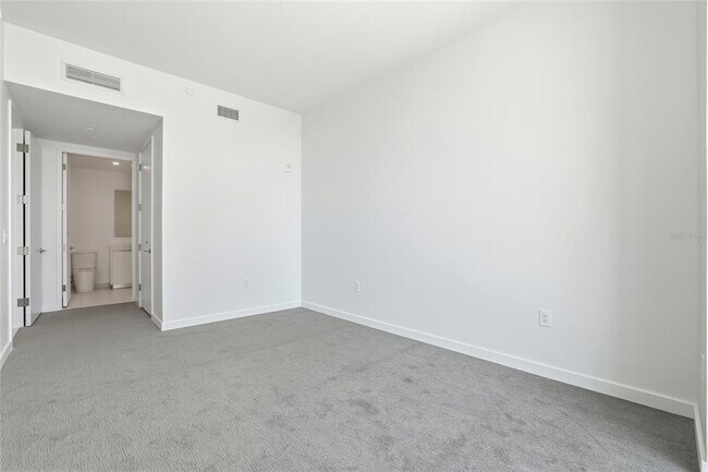 Building Photo - 400 Central Ave