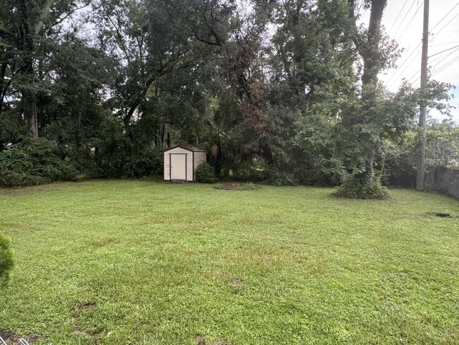 Building Photo - 2802 Southwood Dr