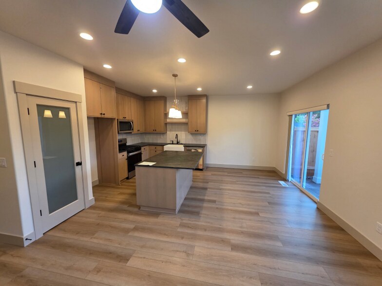 Building Photo - 6929 Talloc Ave SE