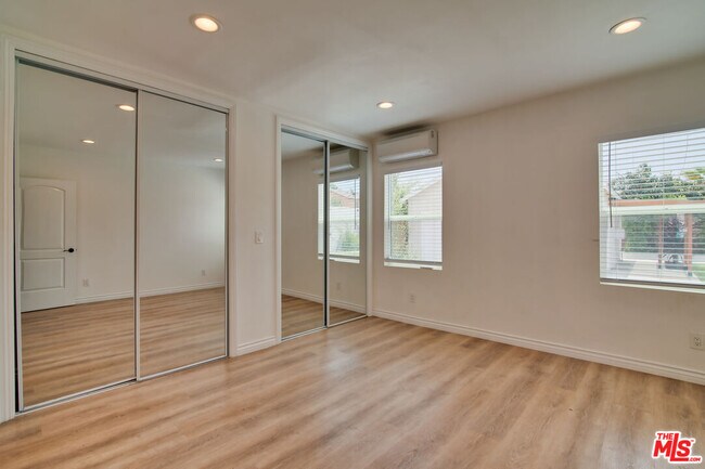 Building Photo - 2616 W 77th St