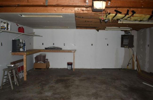 Building Photo - 953 Fries Ave