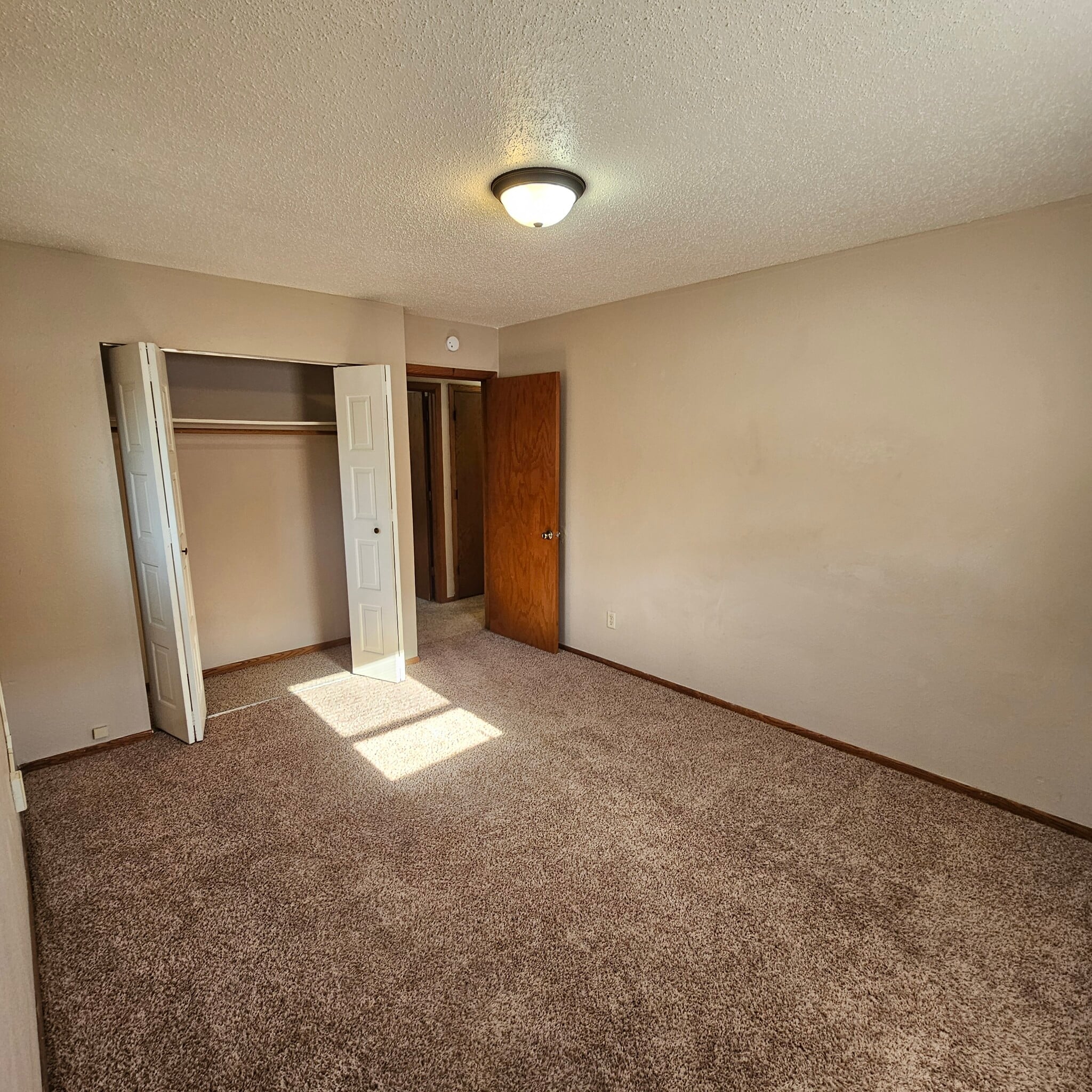 Bedroom 1 (photo 2) - 530 5th St E
