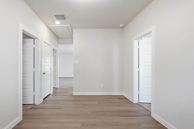 Building Photo - 18037 Martin Pines Dr