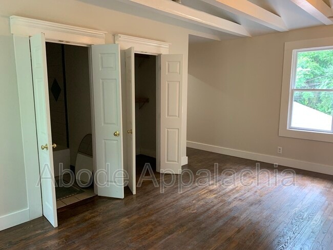 Building Photo - 41 Mullins Hl