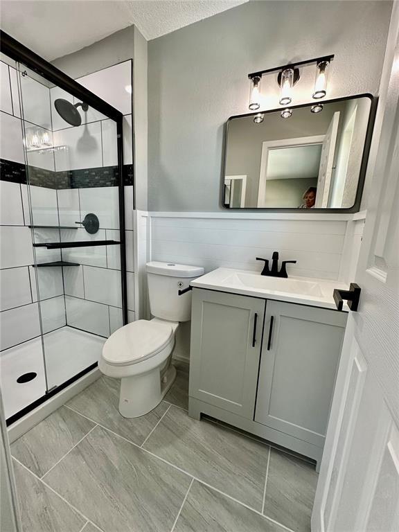 Building Photo - 460 Base Ave E