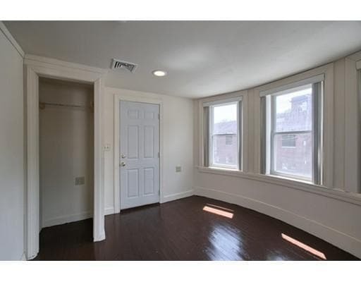 Building Photo - 15 Broadway-Unit 2