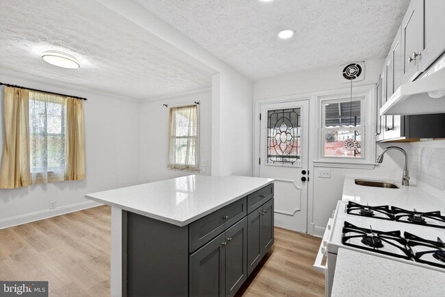 Building Photo - 1870 Yakona Rd