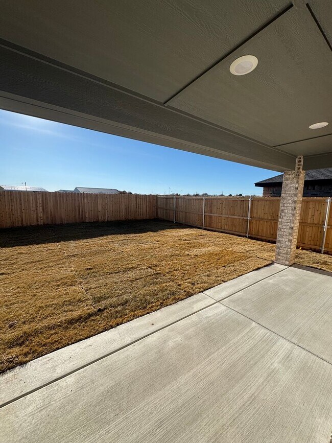 Building Photo - 3/2/1 Fabulous new build 2025 1/2 off special 1st month's rent