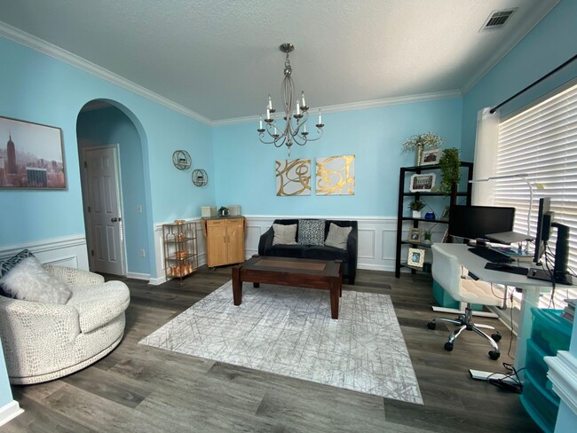 Building Photo - Beautifully Maintained Home in Prime Savannah Location