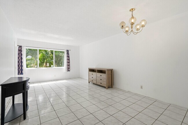 Building Photo - 1333 E Hallandale Beach Blvd
