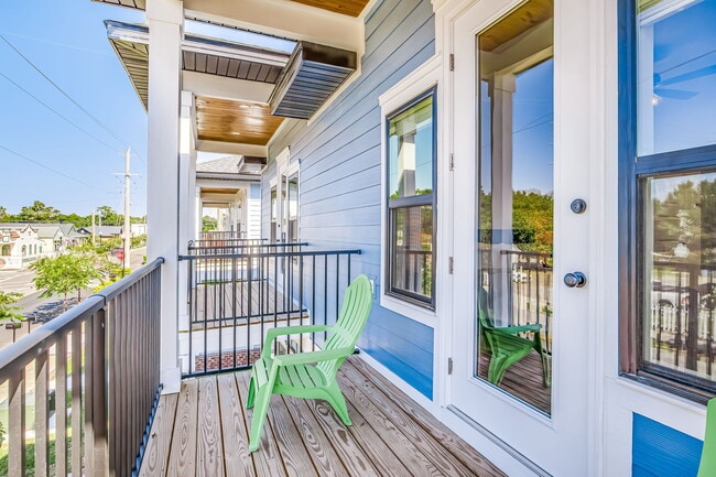 Building Photo - 520 N De Villiers St