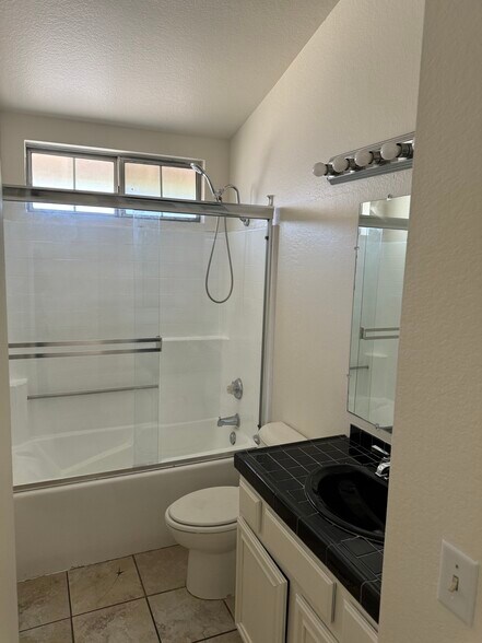 Building Photo - 37413 Norwich Dr