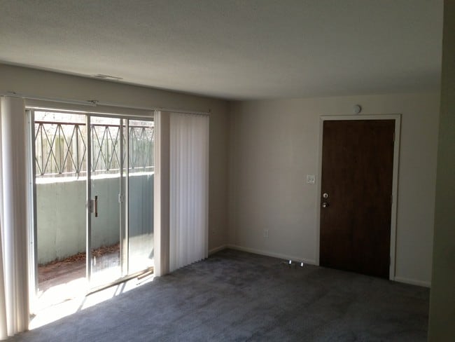 Building Photo - 3521 Walnut St