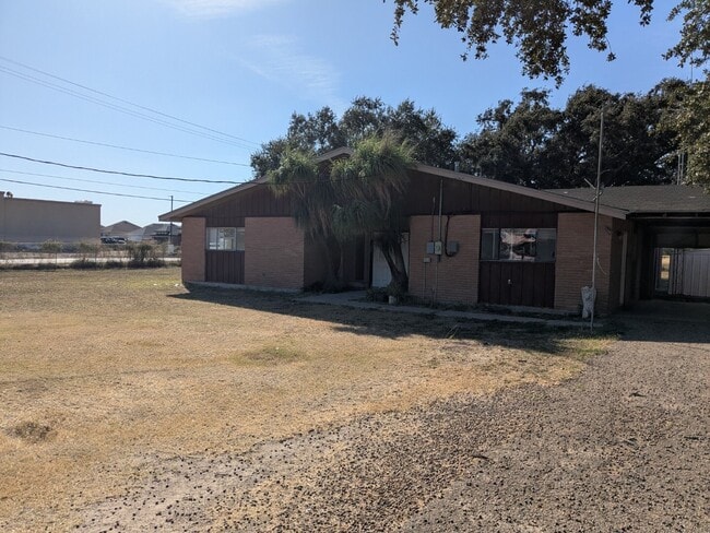 Building Photo - 1439 N Alamo Rd