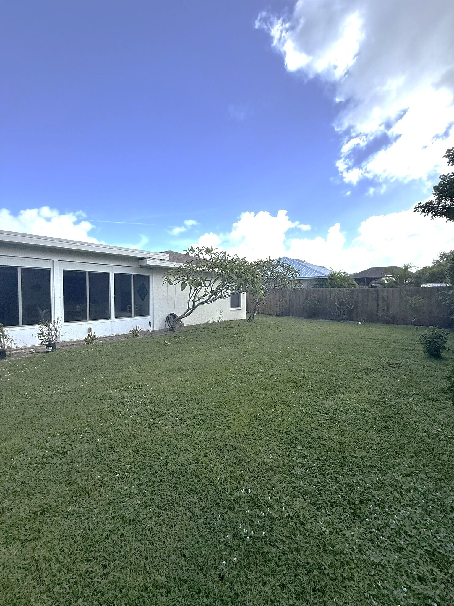 Building Photo - 590 NE Lima Vias