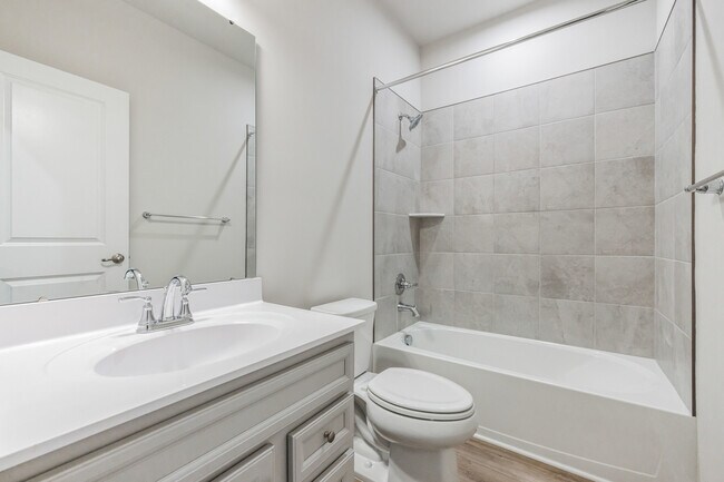 Building Photo - 28 Sidney Ln