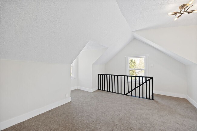 Building Photo - Dream House! Three Bedroom fully Renovated...