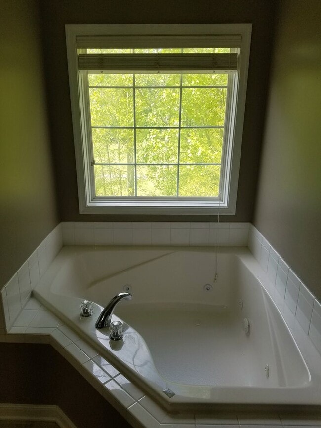 Building Photo - Large 2 story transitional in Birkdale