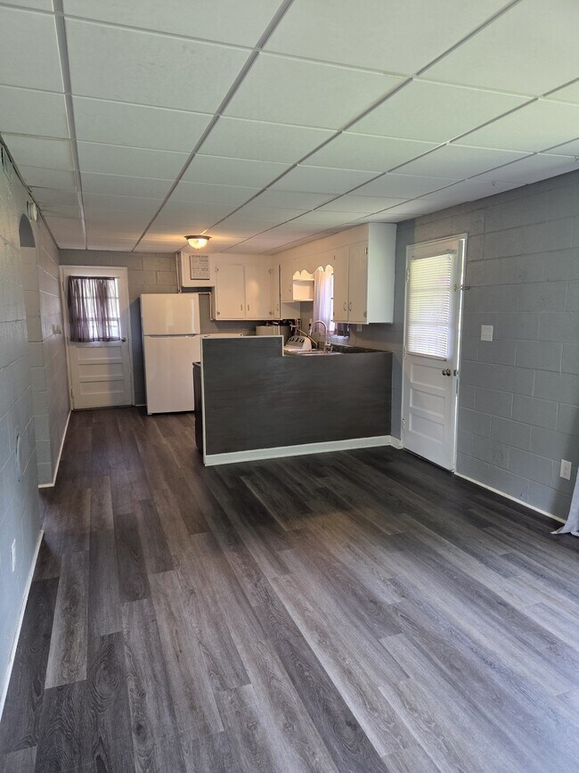 Building Photo - 8412 Shilling St