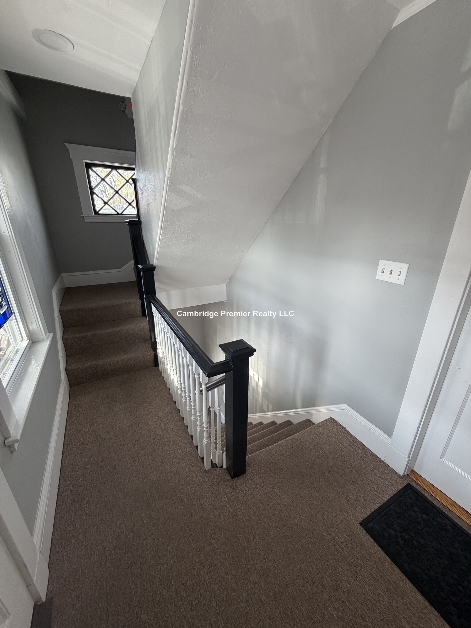 Building Photo - 538 Main St