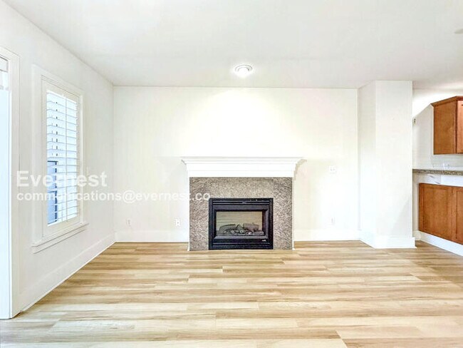 Building Photo - 133 Queen Anne Ave N