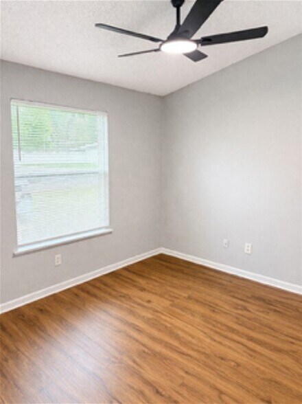 Building Photo - 45192 S Mickler St