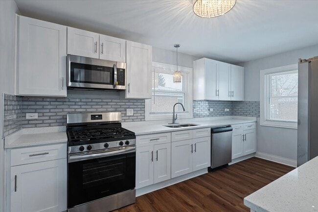 Building Photo - 9107 S Dante Ave