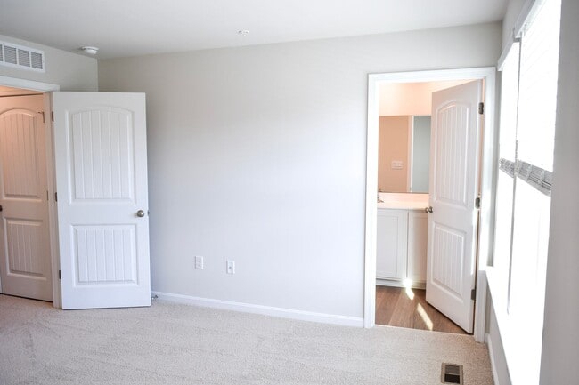 Building Photo - Gorgeous BRAND NEW Townhome Available!