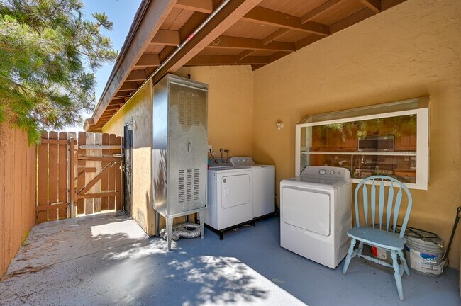 Building Photo - 719 Mahogany Dr