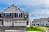 Building Photo - 1714 Shady Ln