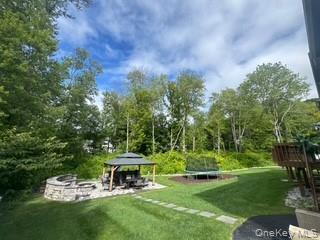 Building Photo - 3030 Ferncrest Dr
