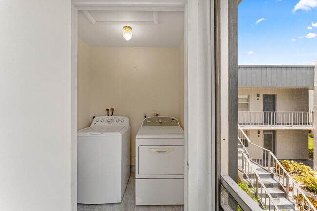 Building Photo - 230 Normandy Ln