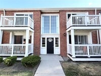 Building Photo - 2405 Torquay Ave